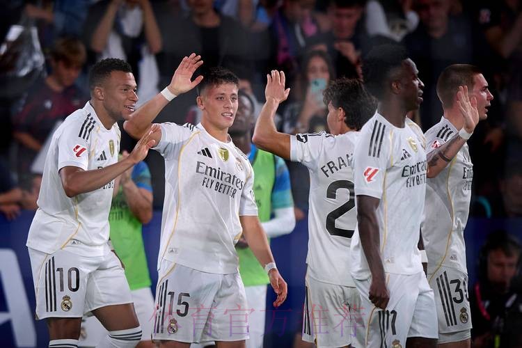 第3等级联赛小卒晃飞皇马2巨星!随后一幕帅炸 第3等级联赛小卒晃飞皇马2巨星!随后一幕帅炸